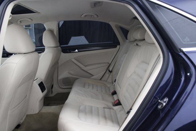 Used 2014 Volkswagen Passat TDI SEL Premium FWD image 20