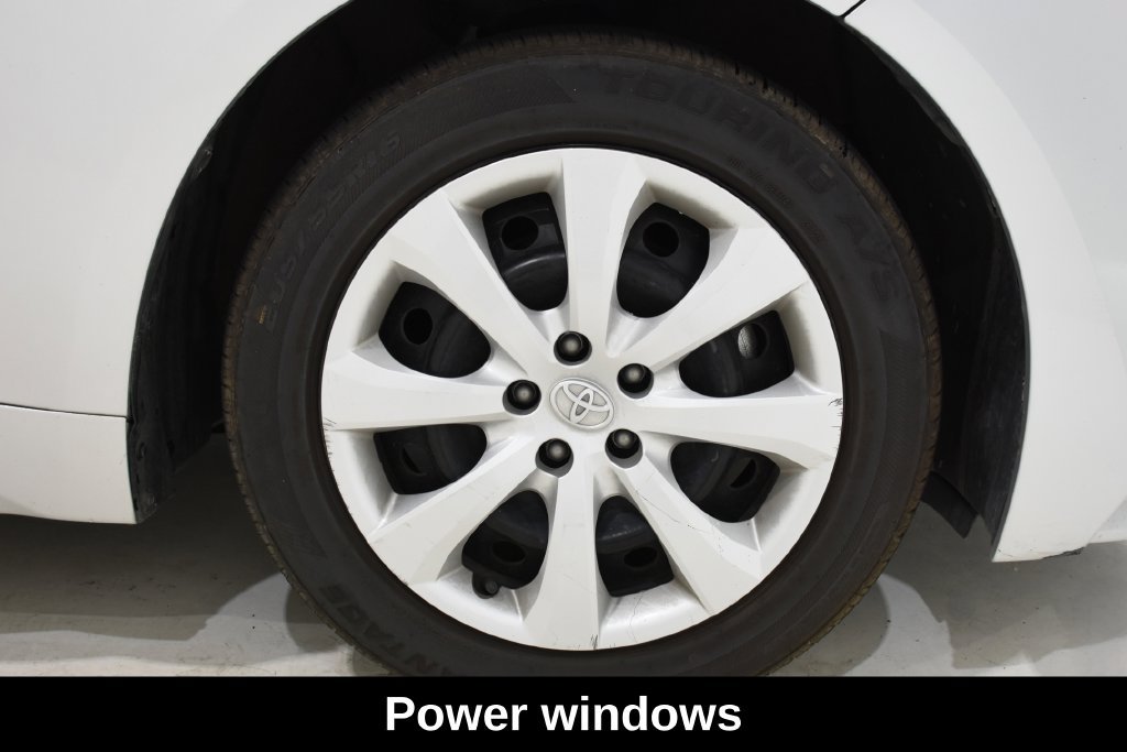 Used 2024 Toyota Corolla LE FWD image 5
