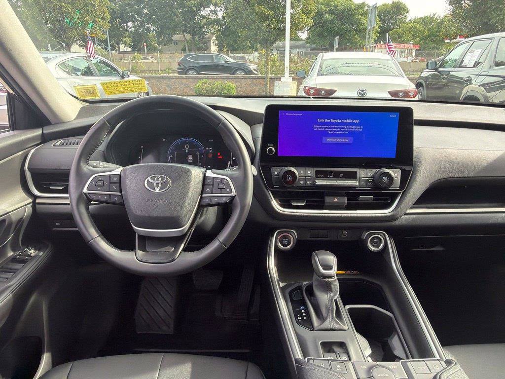 Used 2024 Toyota Grand Highlander AWD image 9