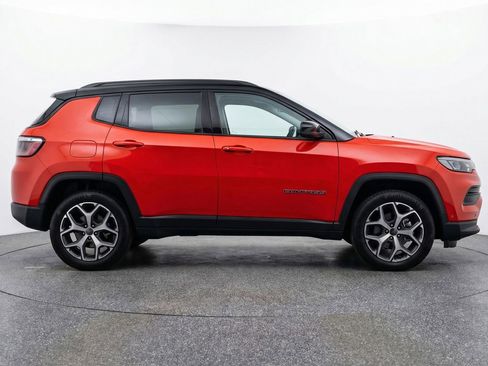 Used 2025 Jeep Compass Limited image 11