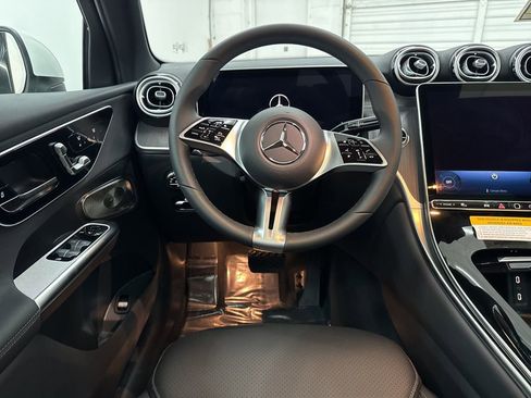 Used 2026 Mercedes-Benz GLC 300 image 21