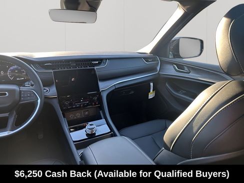 New 2025 Jeep Grand Cherokee Limited w/ Black Appearance Package RWD image 25