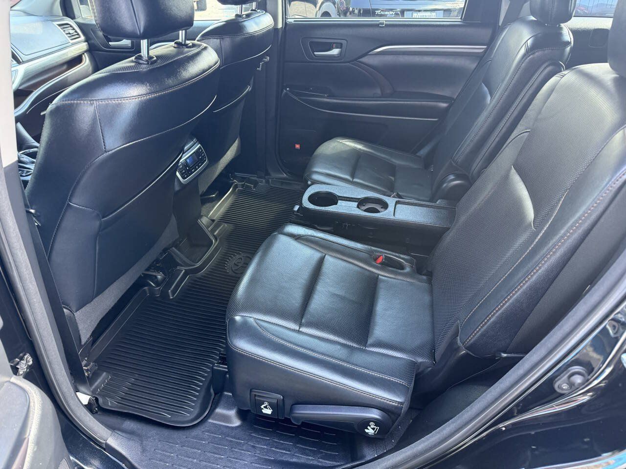 Used 2017 Toyota Highlander Limited Platinum AWD/4WD image 17