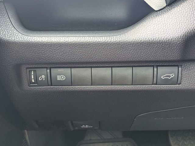 Used 2025 Toyota RAV4 XLE FWD image 24