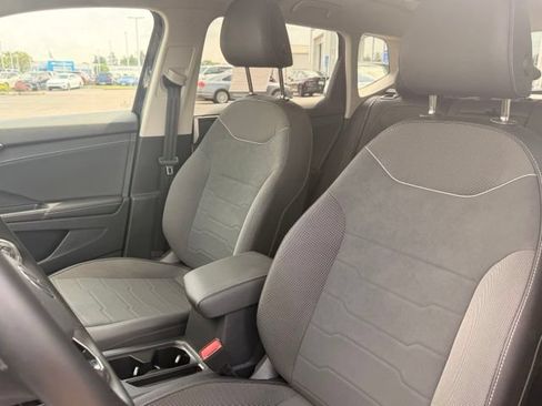 Certified 2025 Volkswagen Taos SE FWD image 10