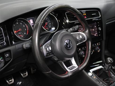 Used 2018 Volkswagen GTI SE image 14