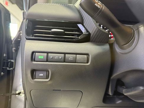 Used 2025 Nissan Sentra SV image 18