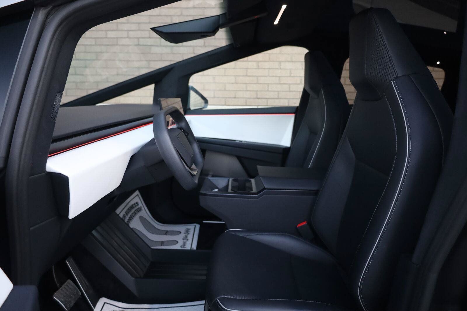 Used 2024 Tesla Cybertruck AWD Crew Cab image 18