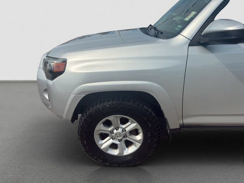 Used 2019 Toyota 4Runner SR5 AWD/4WD image 10