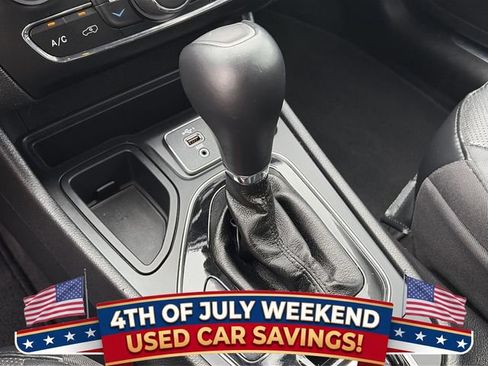 Used 2020 Jeep Cherokee Limited FWD image 28