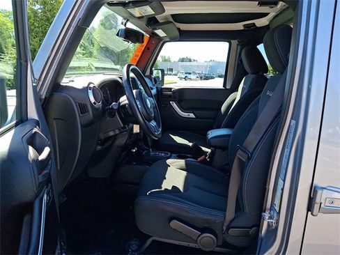 Used 2017 Jeep Wrangler Unlimited Sahara w/ Connectivity Group image 17