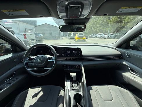 Used 2023 Hyundai Elantra SEL image 13