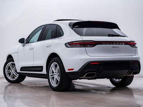 Certified 2025 Porsche Macan image 3