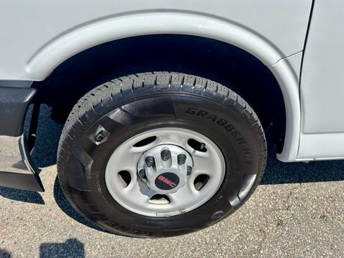 Used 2017 GMC Savana 2500 Extended RWD image 29
