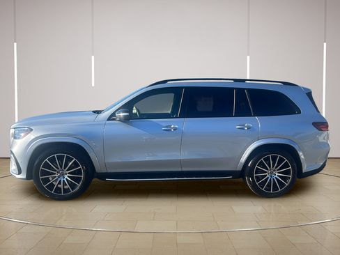 Used 2025 Mercedes-Benz GLS 450 4MATIC image 2