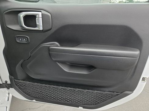 Certified 2022 Jeep Gladiator Sport image 32