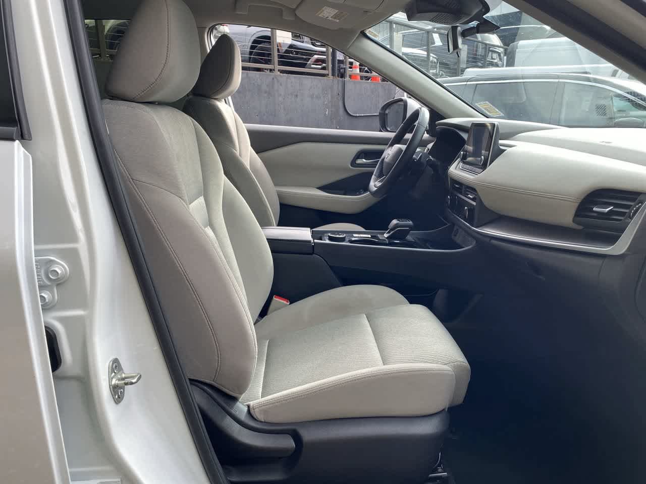 Used 2025 Nissan Rogue SV AWD/4WD image 17