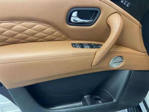 Used 2024 INFINITI QX80 Sensory w/ All-Season Package image 19