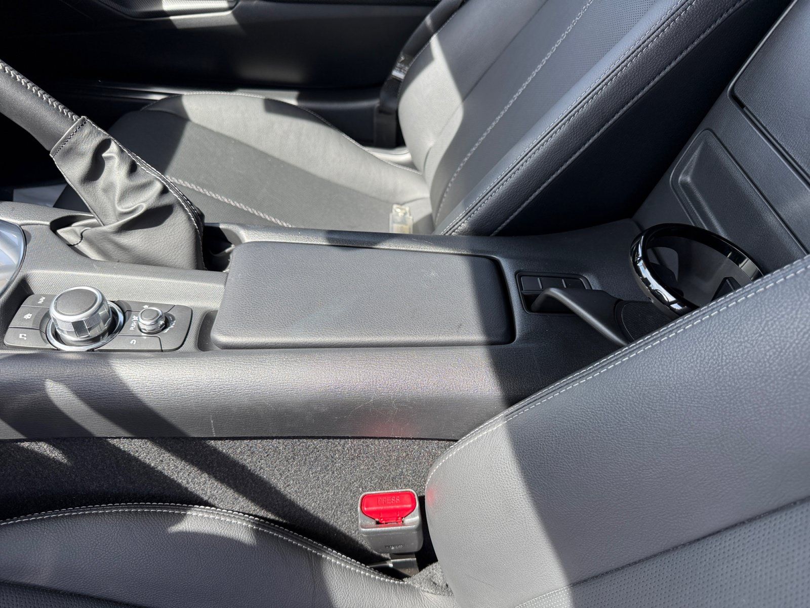 Used 2022 MAZDA MX-5 Miata RF Grand Touring RWD image 14