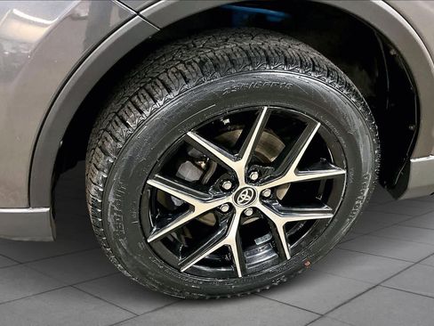 Certified 2017 Toyota RAV4 SE image 10