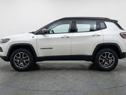 Used 2025 Jeep Compass Trailhawk AWD/4WD image 5