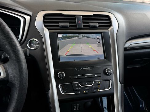 Used 2019 Ford Fusion SE FWD image 27