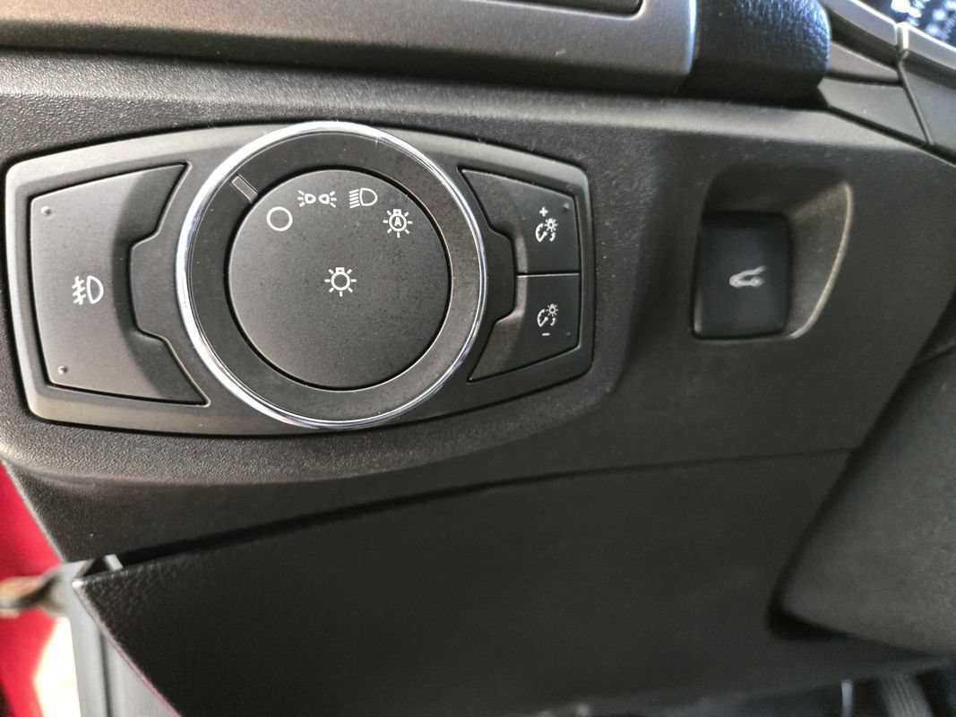 Used 2017 Ford Fusion SE w/ Fusion SE Technology Package FWD image 14