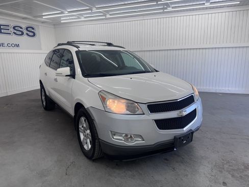 Used 2011 Chevrolet Traverse LT image 3