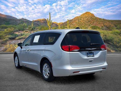 Used 2023 Chrysler Voyager LX FWD image 7