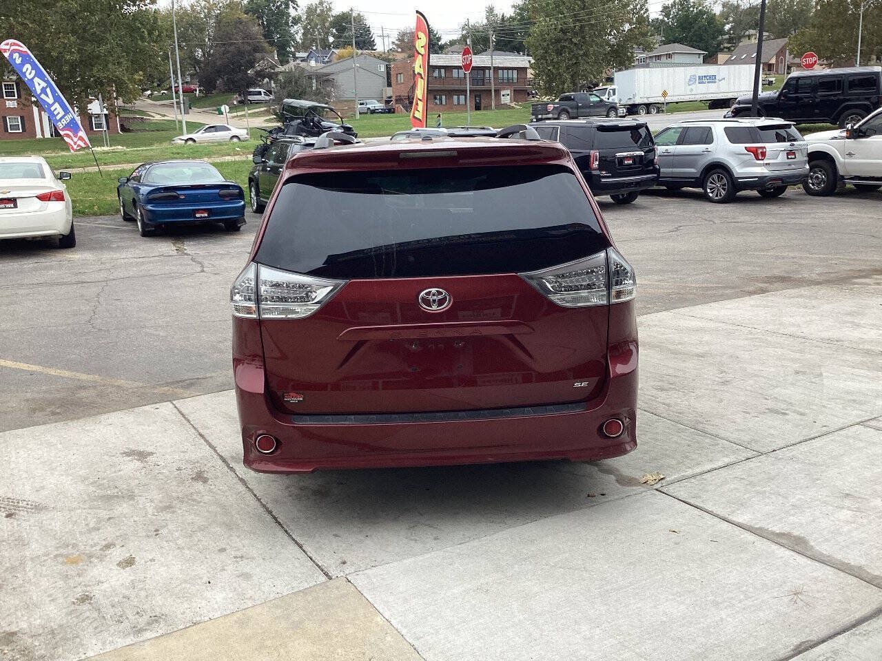 Used 2015 Toyota Sienna SE FWD image 5