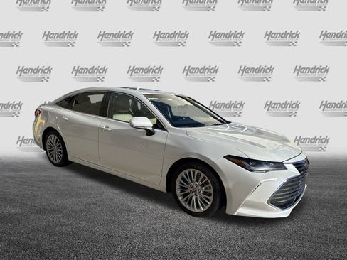 Used 2020 Toyota Avalon Limited image 2