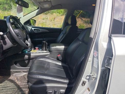 Used 2019 Nissan Pathfinder SL image 8