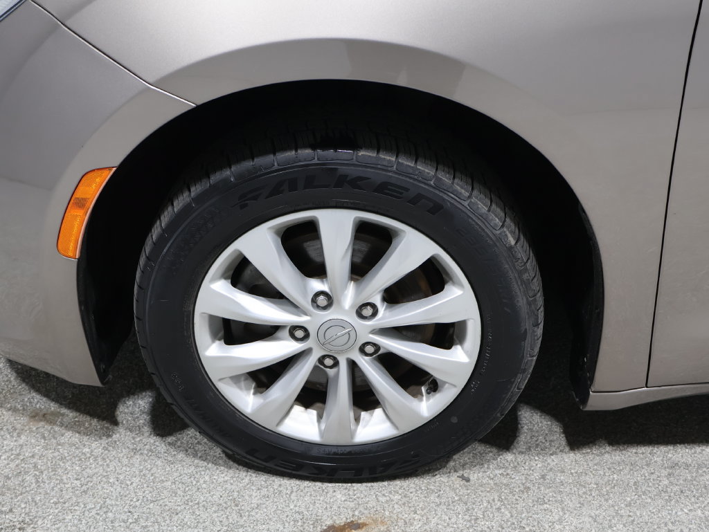 Used 2018 Chrysler Pacifica Touring Plus FWD image 9