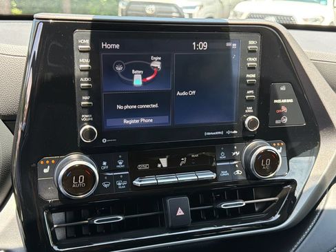 Used 2022 Toyota Highlander XLE AWD/4WD image 33