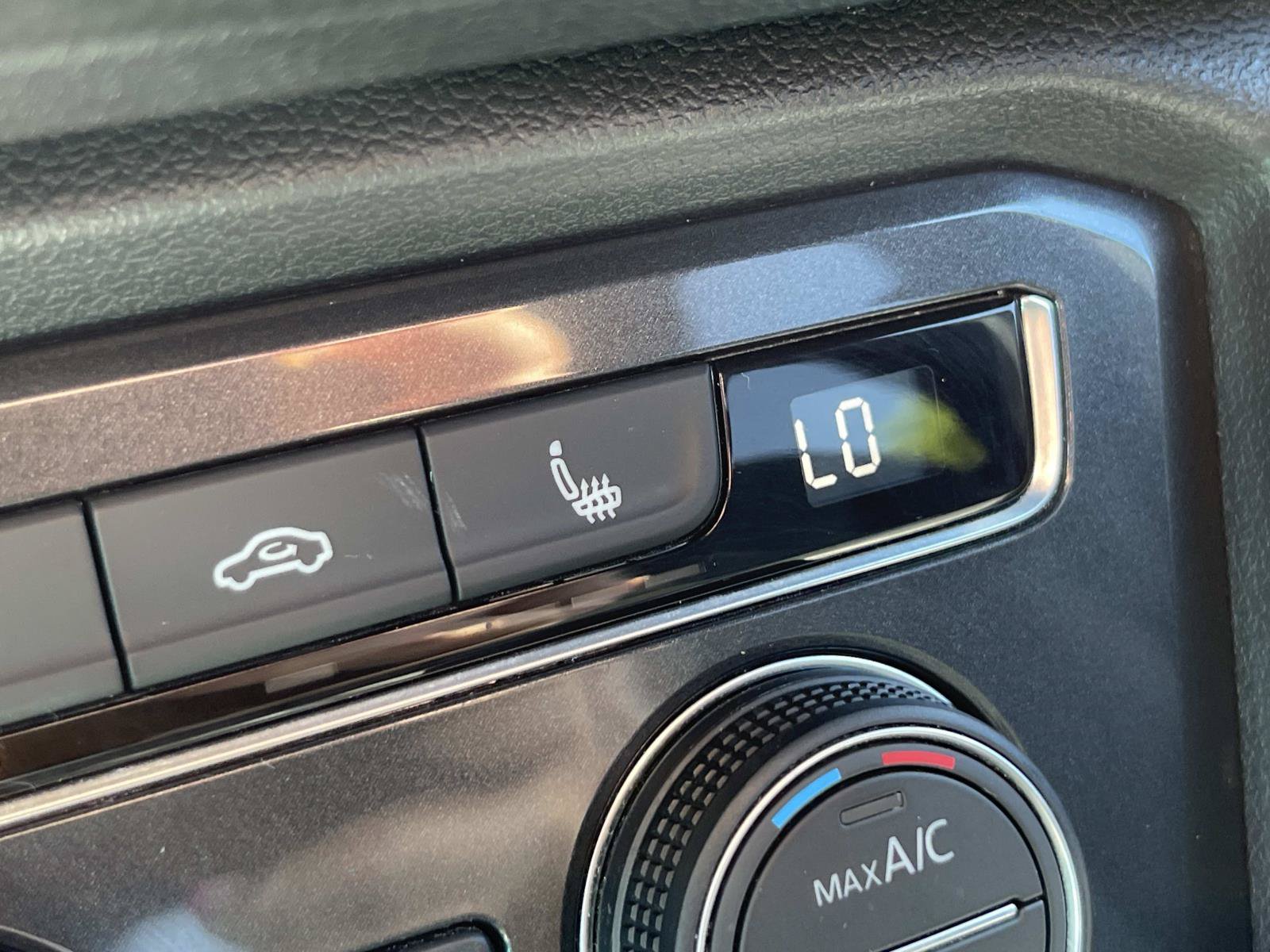 Used 2018 Volkswagen Tiguan SEL w/ R-Line Package FWD image 25
