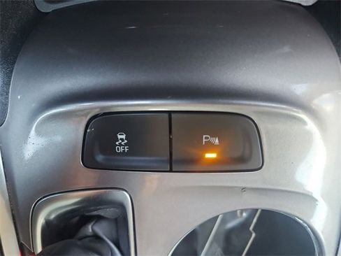 Used 2022 Chevrolet Malibu LT image 34