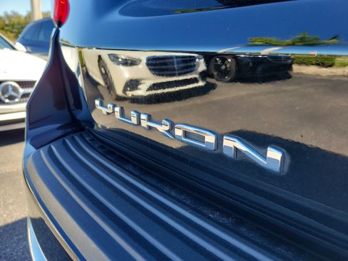 Used 2021 GMC Yukon Denali w/ Denali Premium Package image 6