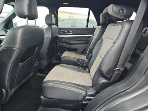 Used 2017 Ford Explorer XLT w/ Equipment Group 202A AWD/4WD image 14