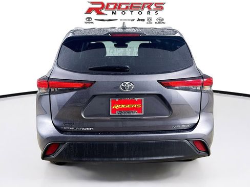 Used 2023 Toyota Highlander XLE image 7