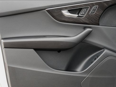 Certified 2023 Audi Q8 Premium w/ Convenience Package image 22