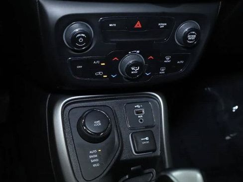 Certified 2021 Jeep Compass Latitude AWD/4WD image 26