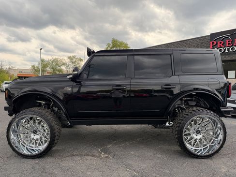 Used 2023 Ford Bronco Wildtrak image 8