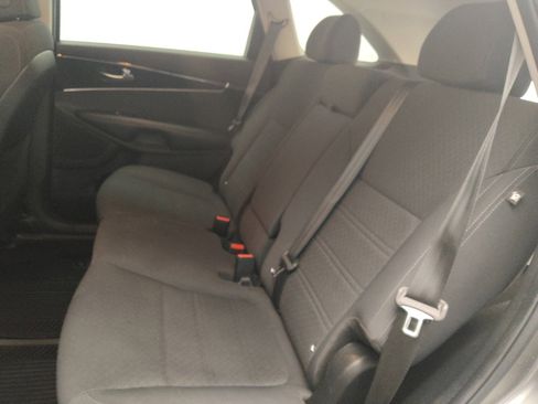 Used 2018 Kia Sorento FWD image 18