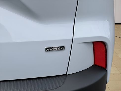 New 2025 Ford Escape SE image 39