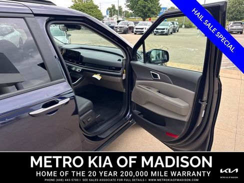 Used 2026 Kia Carnival EX FWD image 39