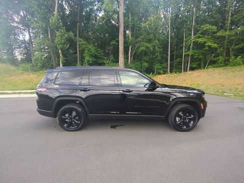 New 2025 Jeep Grand Cherokee L Altitude image 18