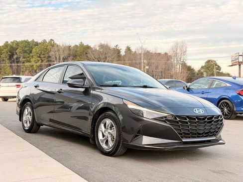 Used 2021 Hyundai Elantra SE image 4