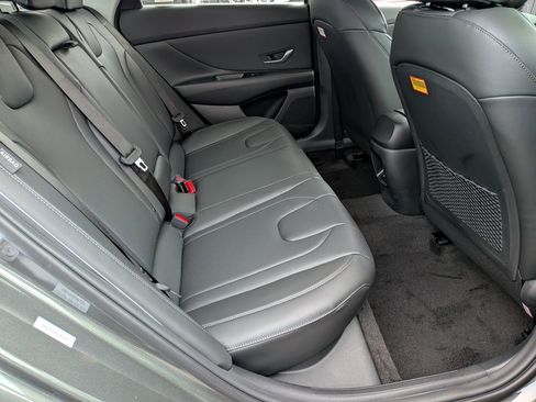 New 2025 Hyundai Elantra Limited image 24