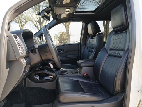 Used 2022 Nissan Frontier PRO-4X w/ Pro-4X Premium Package image 19