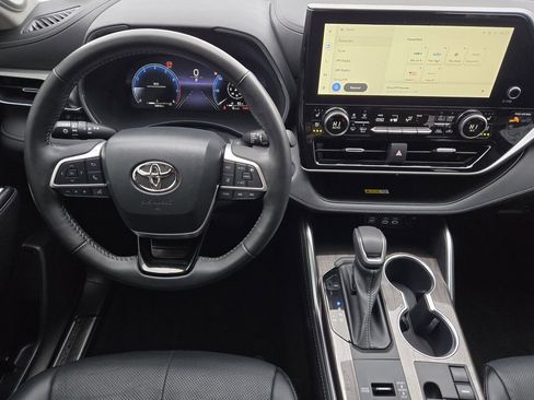 Used 2023 Toyota Highlander Platinum image 29